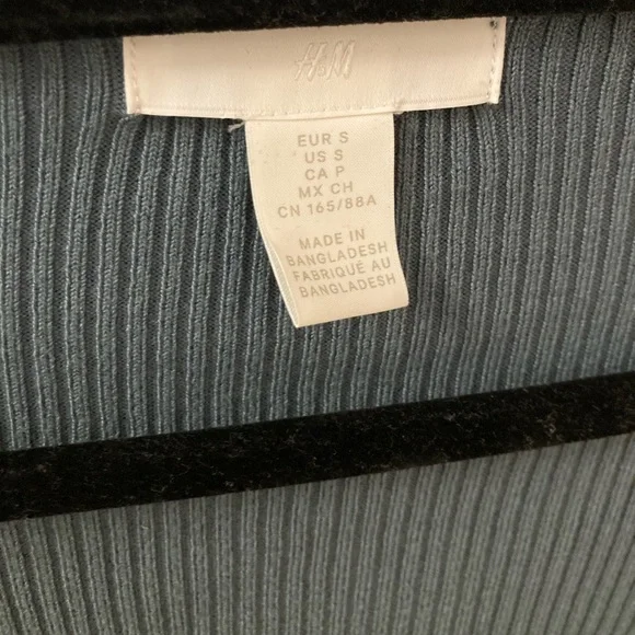 H&M button up blouse - Picture 2 of 2